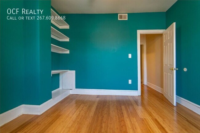 Building Photo - 2055 Catharine St