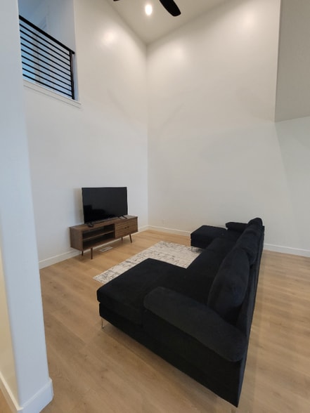 Building Photo - 3898 Hardman Way