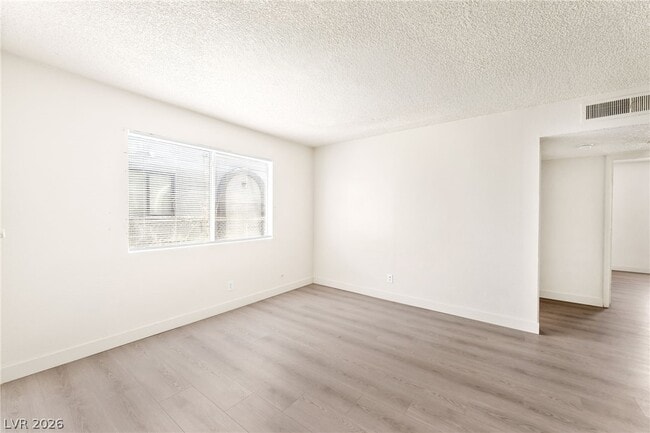 Building Photo - 5309 W Cheyenne Ave