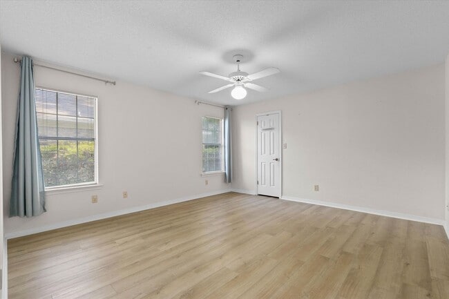 Building Photo - UPCOMING FAIRHOPE COTTAGE