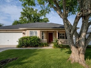 Building Photo - 405 Island View Cir