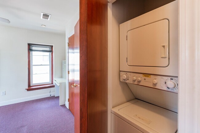 Building Photo - 2739 W Girard Ave