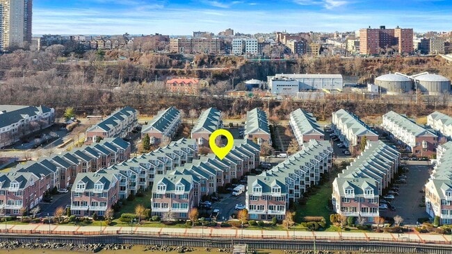 Building Photo - 436 Albany Ct
