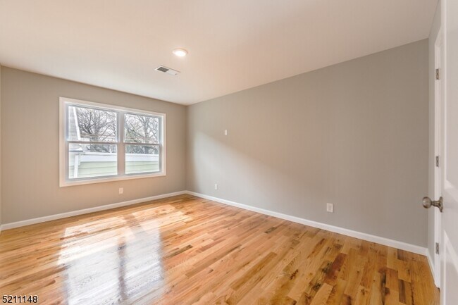 Building Photo - 255 Chadwick Ave