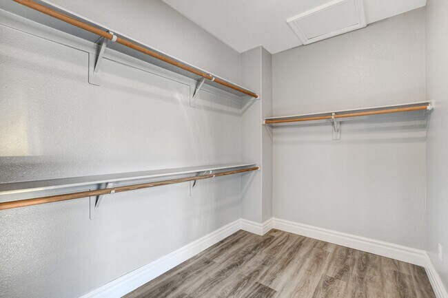 Building Photo - MASSIVE 5 BEDROOM, 2 STORY HOME IN DESIRABLE RHODES RANCH GOLF COURSE COMMUNITY!