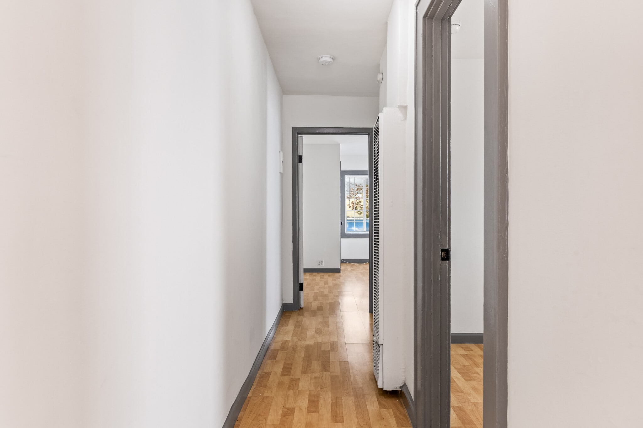 Building Photo - 1339 S Sycamore Ave