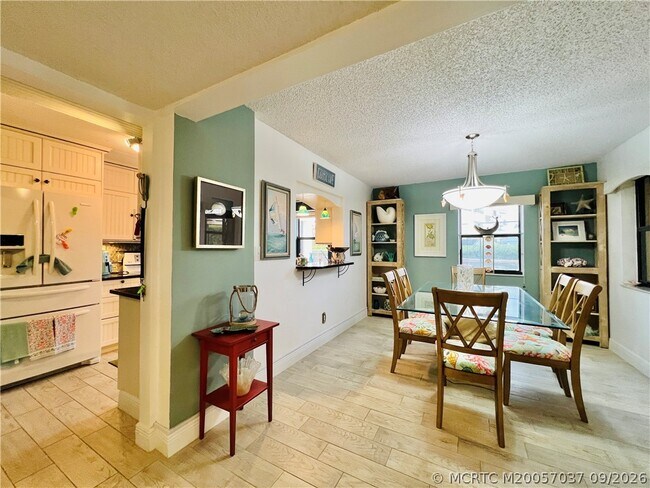 Building Photo - 10044 S Ocean Dr