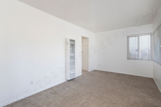 Building Photo - *OPEN HOUSE: 11/8 11:30AM-12:30PM* Upstair...