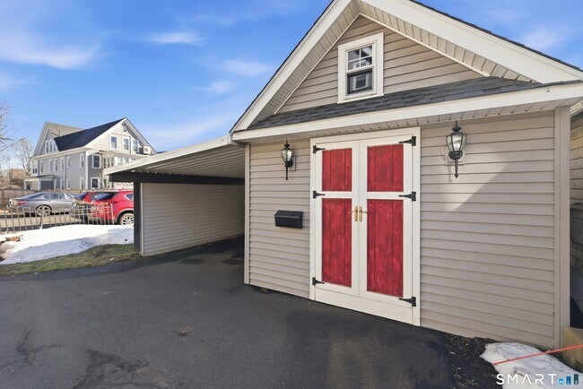 Building Photo - 198 Oxford St
