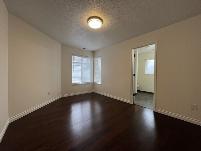 Building Photo - Grand 5 Bedroom Home Featuring 19ft Ceilings, Family Room & Main-Level Suite