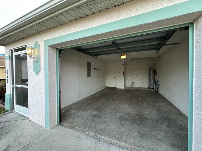 Building Photo - 558 SE 5th Ave