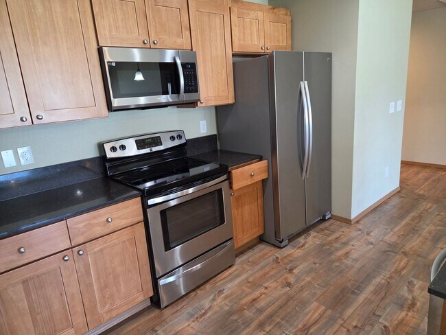 Building Photo - Tschirley  CT Duplex