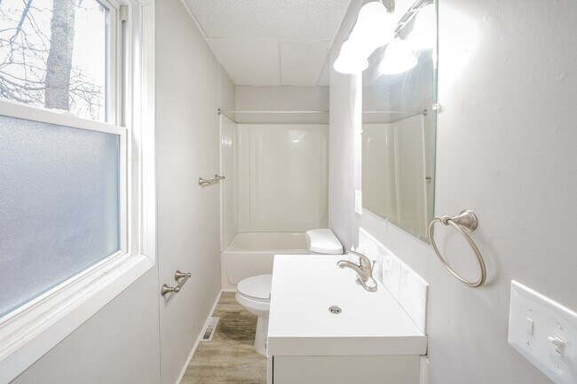 Building Photo - 593 Emerson St