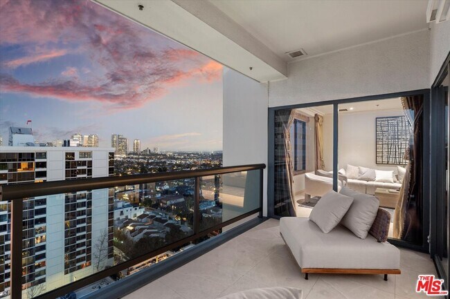 Building Photo - 10724 Wilshire Blvd