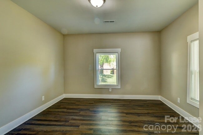 Building Photo - 221 Walker St