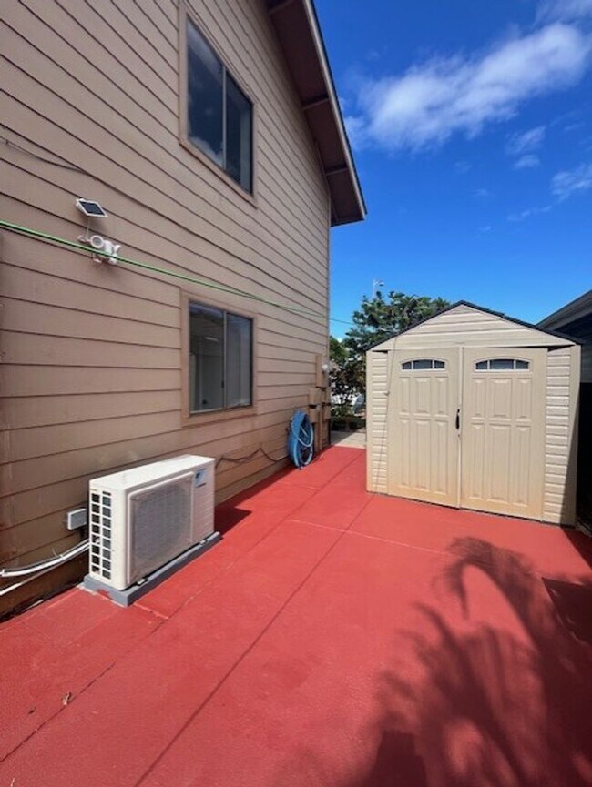 Building Photo - Move In Ready- 4 Bd, 3 Ba- Available Now i...