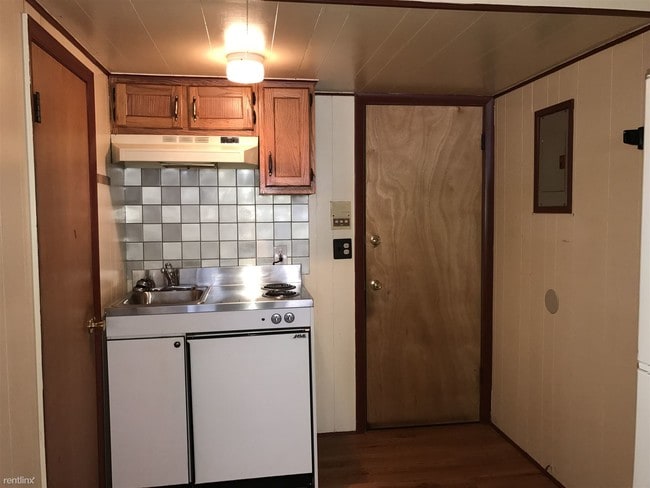 Building Photo - Studio, 1 bath  - 19162 Beech Daly Rd Apt 5