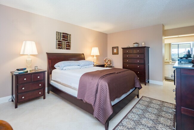 Building Photo - 5188 Woodland Lakes Dr