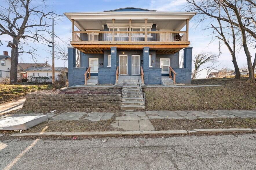 Building Photo - 2207 E 24th Ter