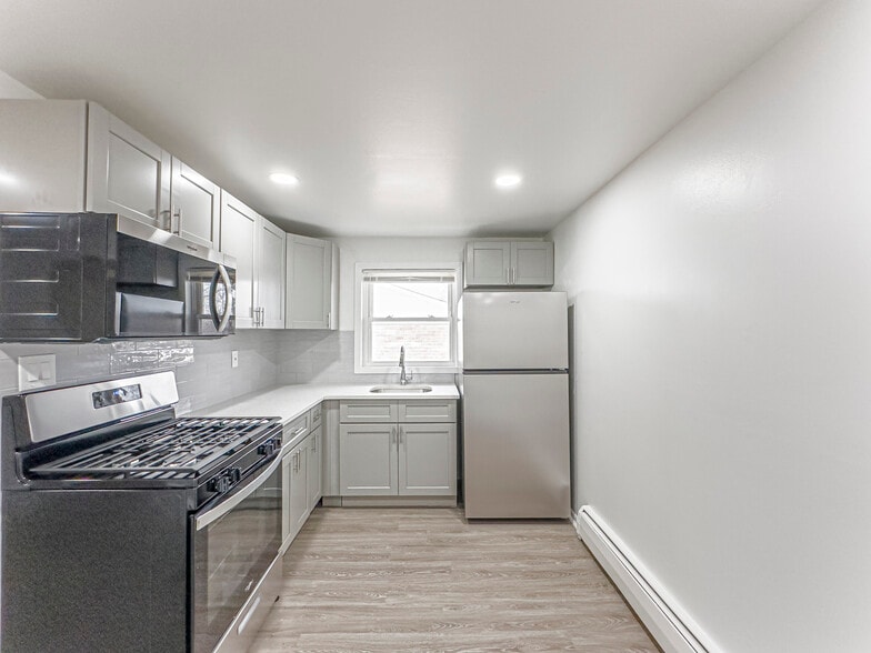 Kitchen - Hamilton Court Apartments