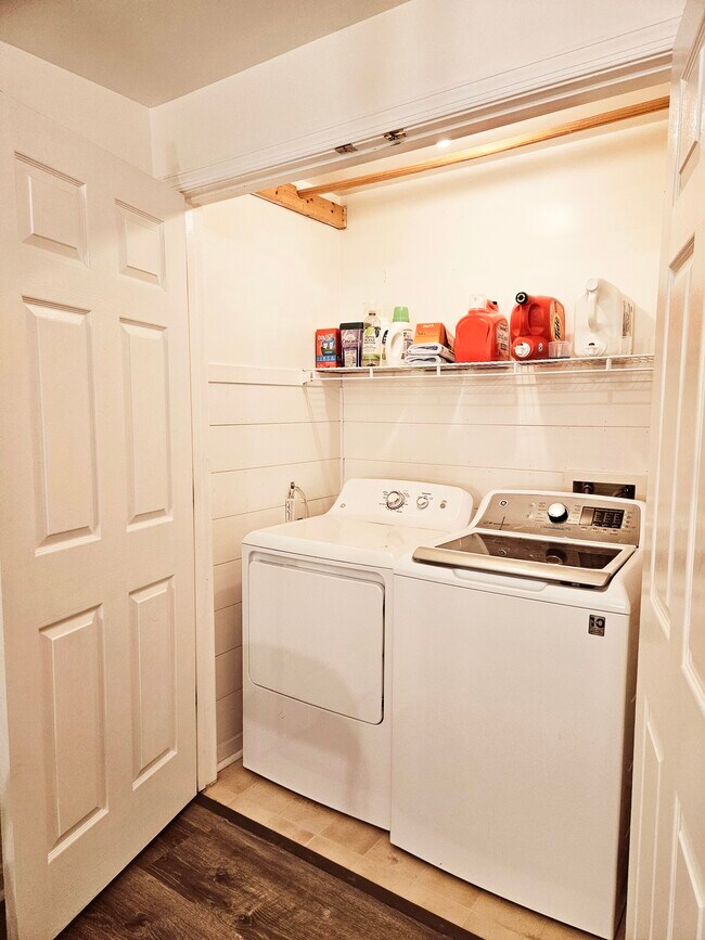 Building Photo - 12024 Country Mill Dr