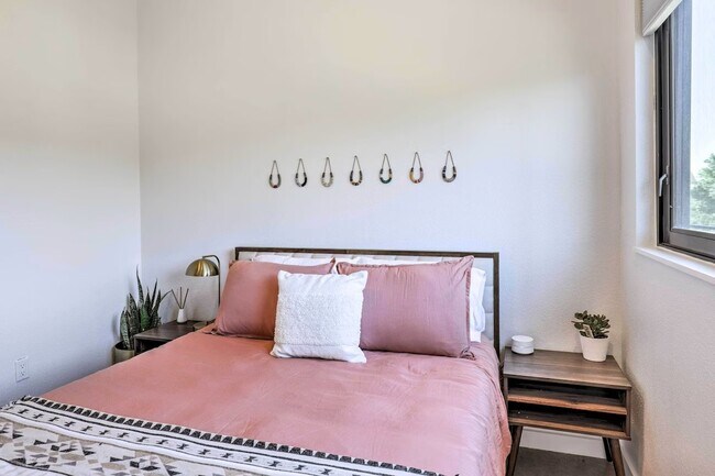 Building Photo - 2525 S Lamar Blvd