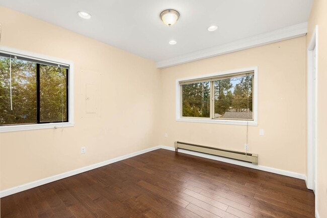 Building Photo - 16725 10th Ave NE