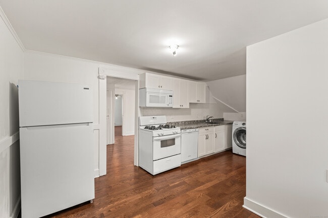 Building Photo - 318 Suburban Ave