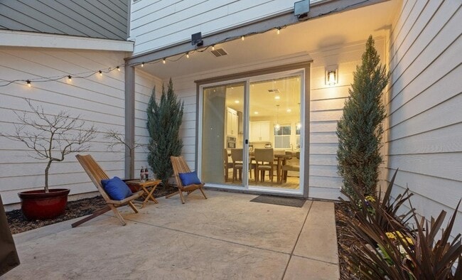 Building Photo - 1747 Linden Ln