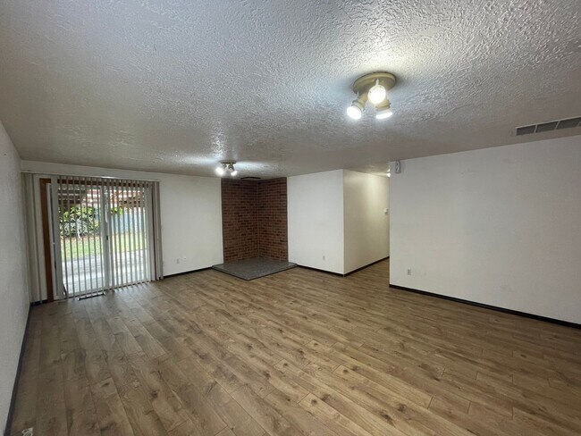 Building Photo - 3526 SE 118th Ave