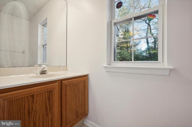 Building Photo - 703 Evergreen Ct