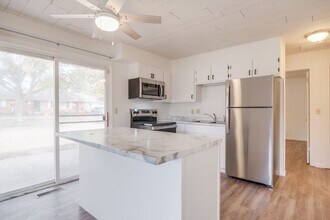 Building Photo - Arturo 3