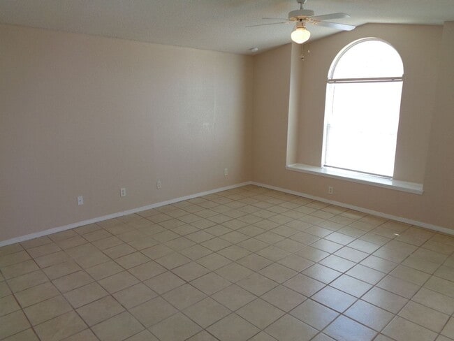 Building Photo - Adorable Single Level Eastside Home With E...