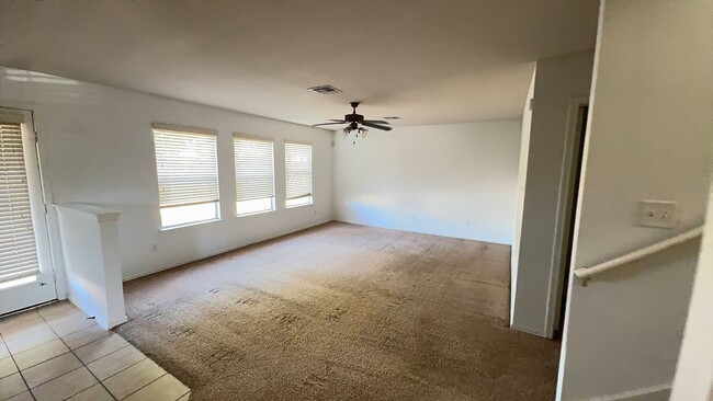 Building Photo - 3-bedroom, 1 1/2 bathroom house! HOUSING A...