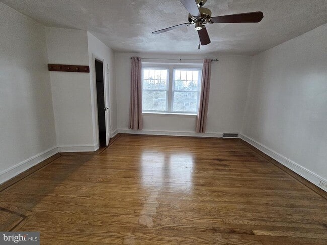 Building Photo - 831 Fanshawe St