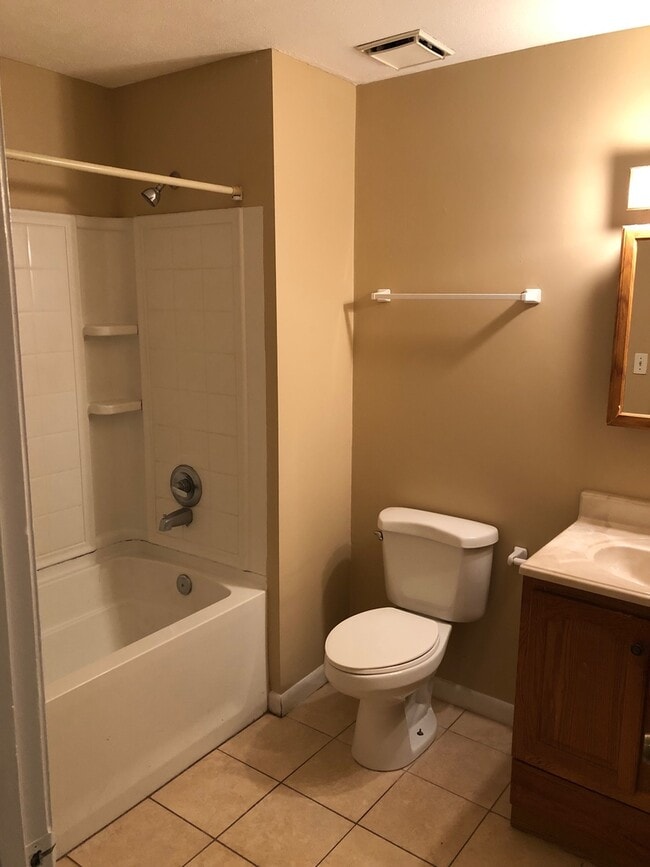 Building Photo - Great Family Home