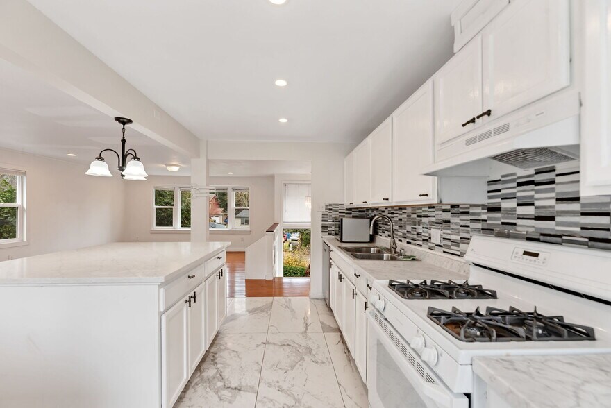 Building Photo - 26250 39th Pl S