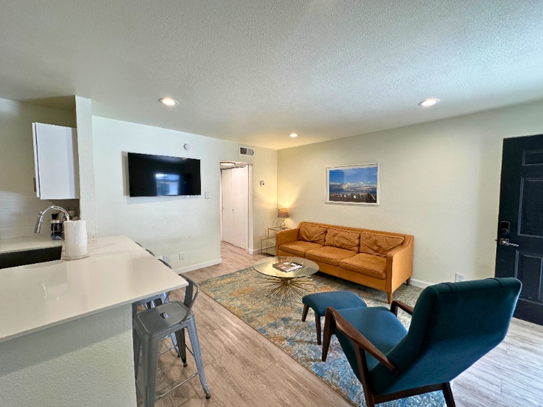 Building Photo - 5221 Bonita Ave