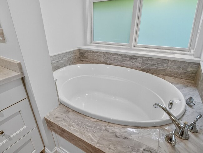 Building Photo - 1 Month Free | Luxury 3BR Home in Prospect Hill