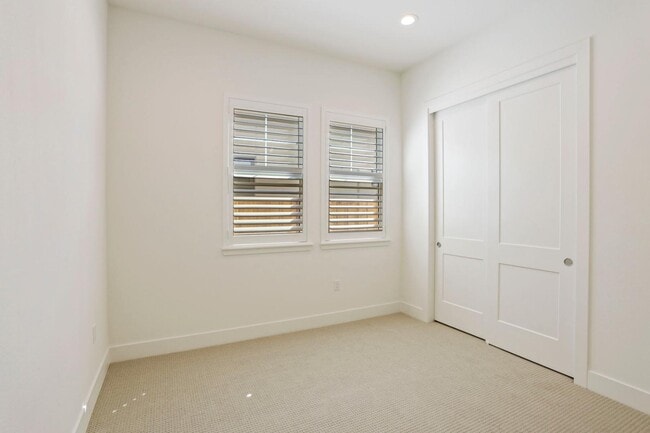 Building Photo - 1839 Snowflower Pl