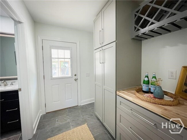 Building Photo - 1092 West Lake Dr