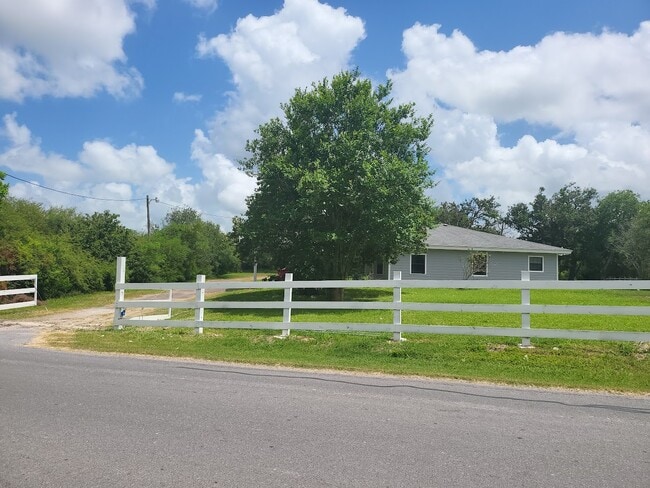 Building Photo - 8790 Florida Rd