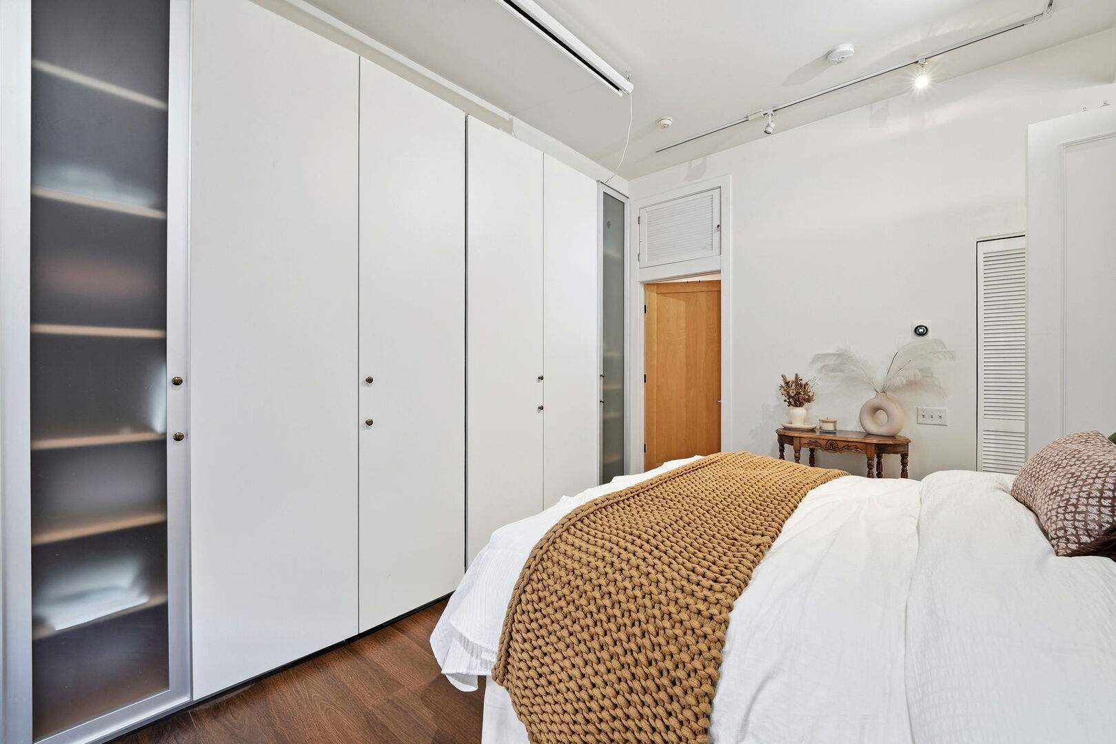 Building Photo - 949 W Madison St