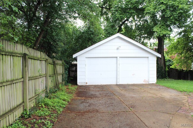 Building Photo - 1119 Sanford Ave