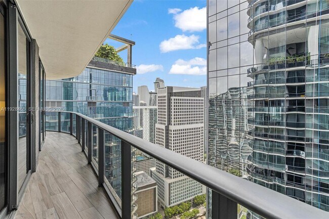 Building Photo - 801 S Miami Ave