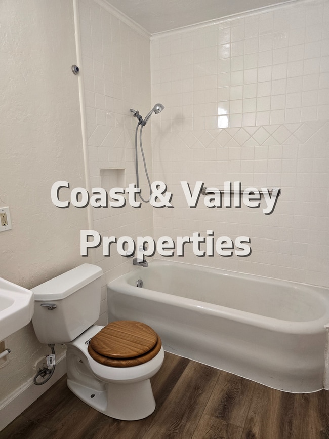 Building Photo - 570-572 5th St