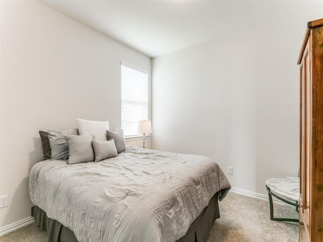Building Photo - 915 Uplands Dr