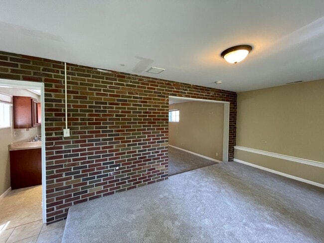 Building Photo - 1 Bedroom 1 Bath Unit in Grayslake!