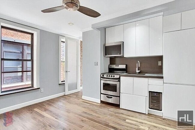 Building Photo - 2100 2nd Ave