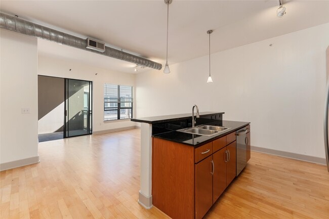 Building Photo - 1901 Post Oak Blvd